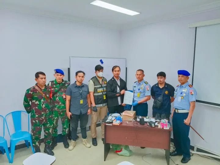 Personel TNI AU Lanud Roesmin Nurjadin yang diperbantukan (BKO) di bandara SSK II Pekanbaru kembali berhasil menggagalkan penyelundupan narkotika jenis sabu dan pil ekstasi.